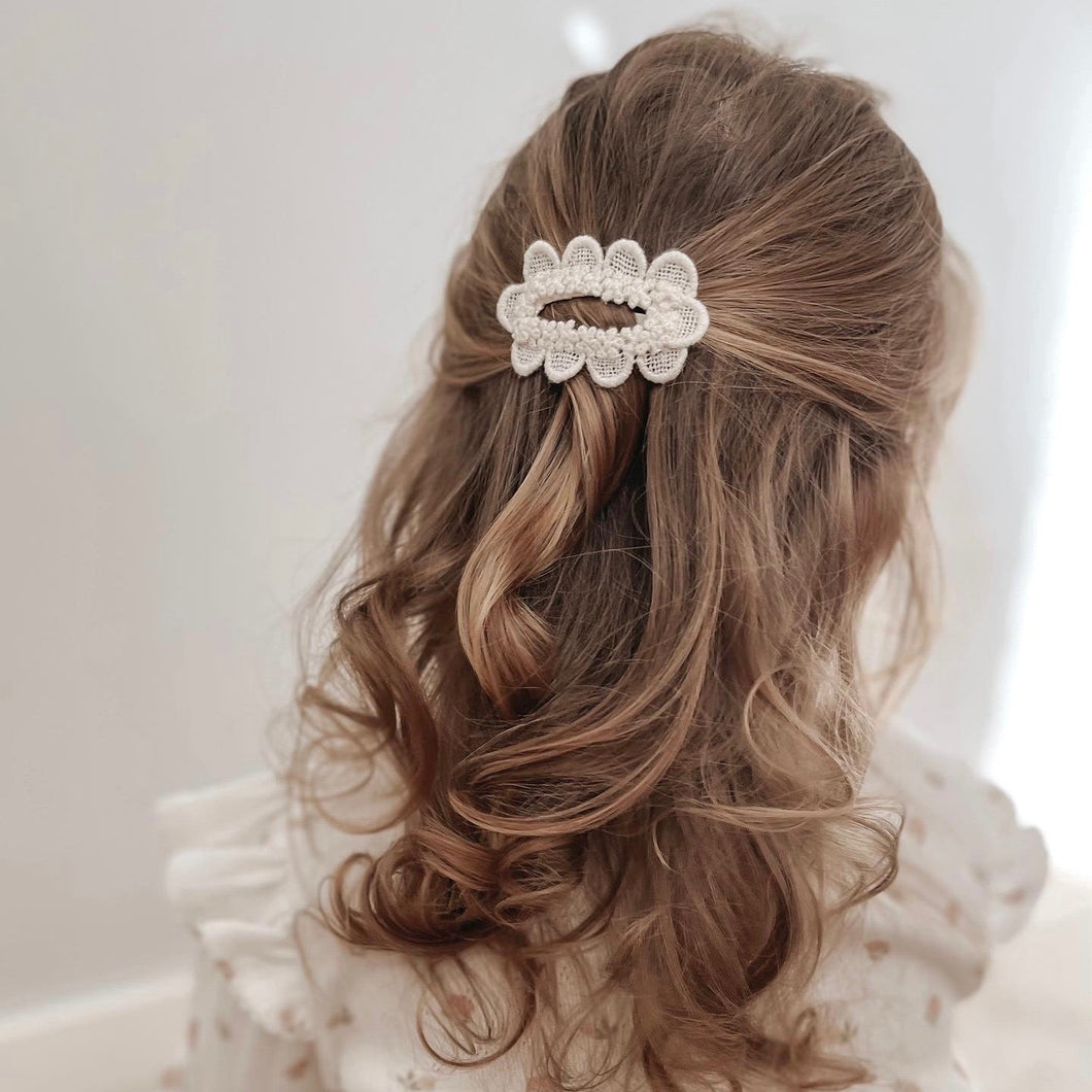 Lace Clip// Charlotte