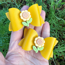 Load image into Gallery viewer, Sunflower Embellished Mini Beauty bows