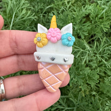 Load image into Gallery viewer, Custom Unicorn Ice Cream Clay Bow