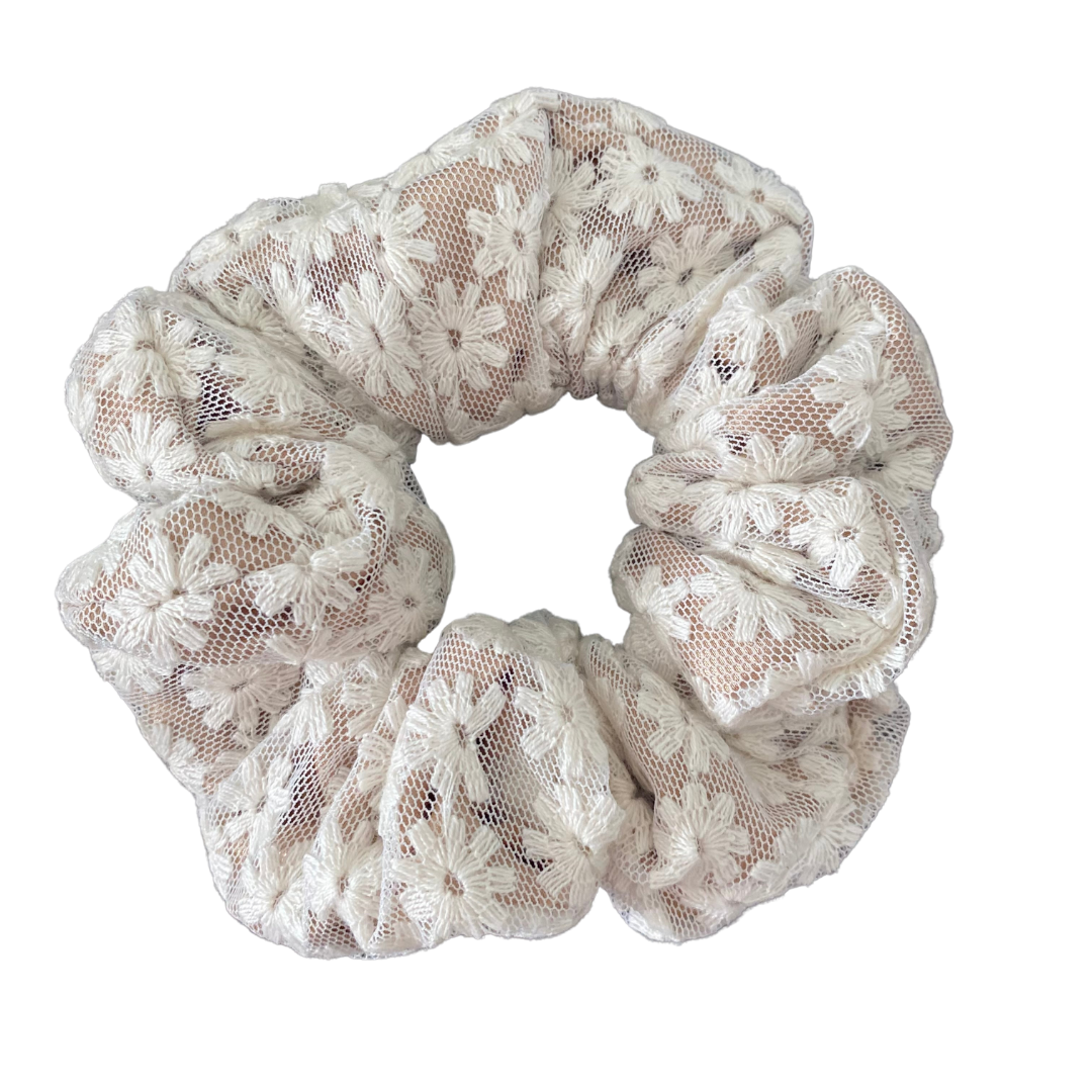 Daisy Lace with Satin Underlay Scrunchie