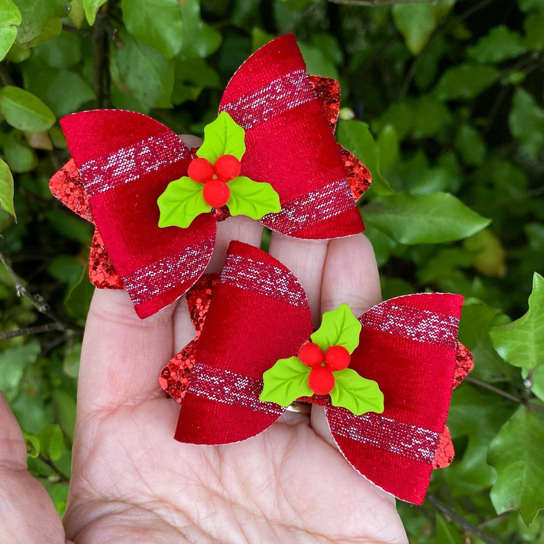 Holly Embellished Piggy Clips