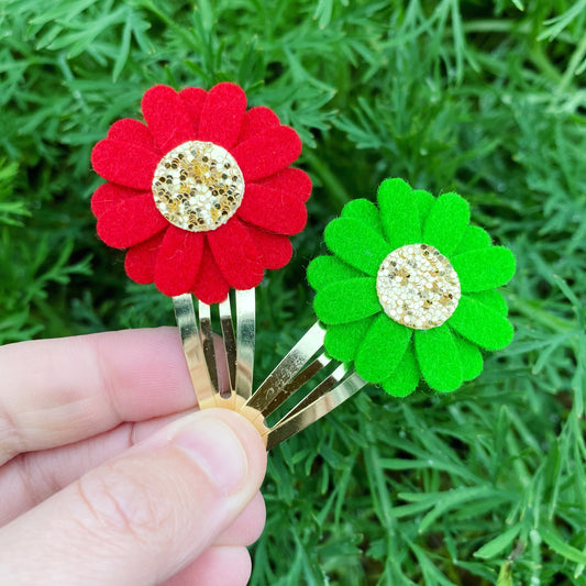 Christmas Felt Daisy Snap Clip Pair