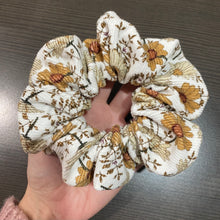 Load image into Gallery viewer, Daisy Cord Scrunchie