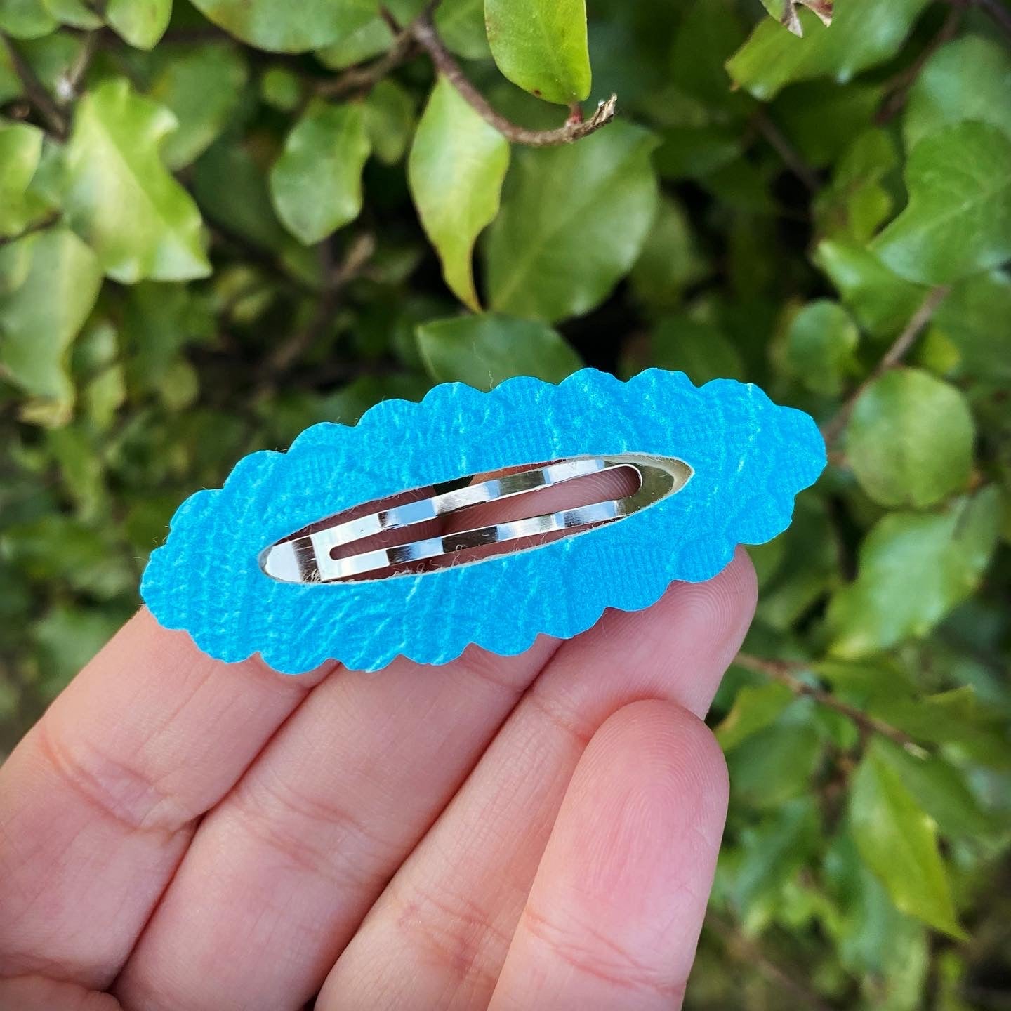 BLUE Gelato Oval Scalloped Snap Clip (5cm)