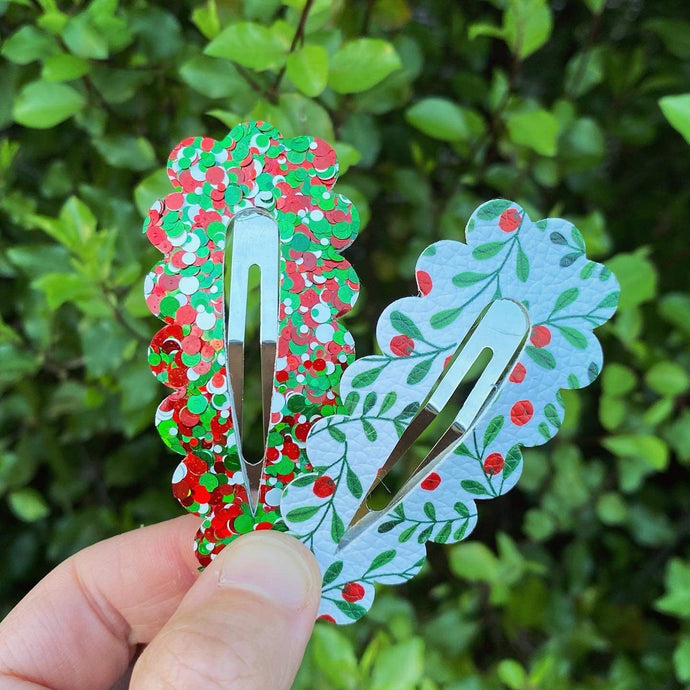 Large Mistletoe Scalloped Snap Clip Set