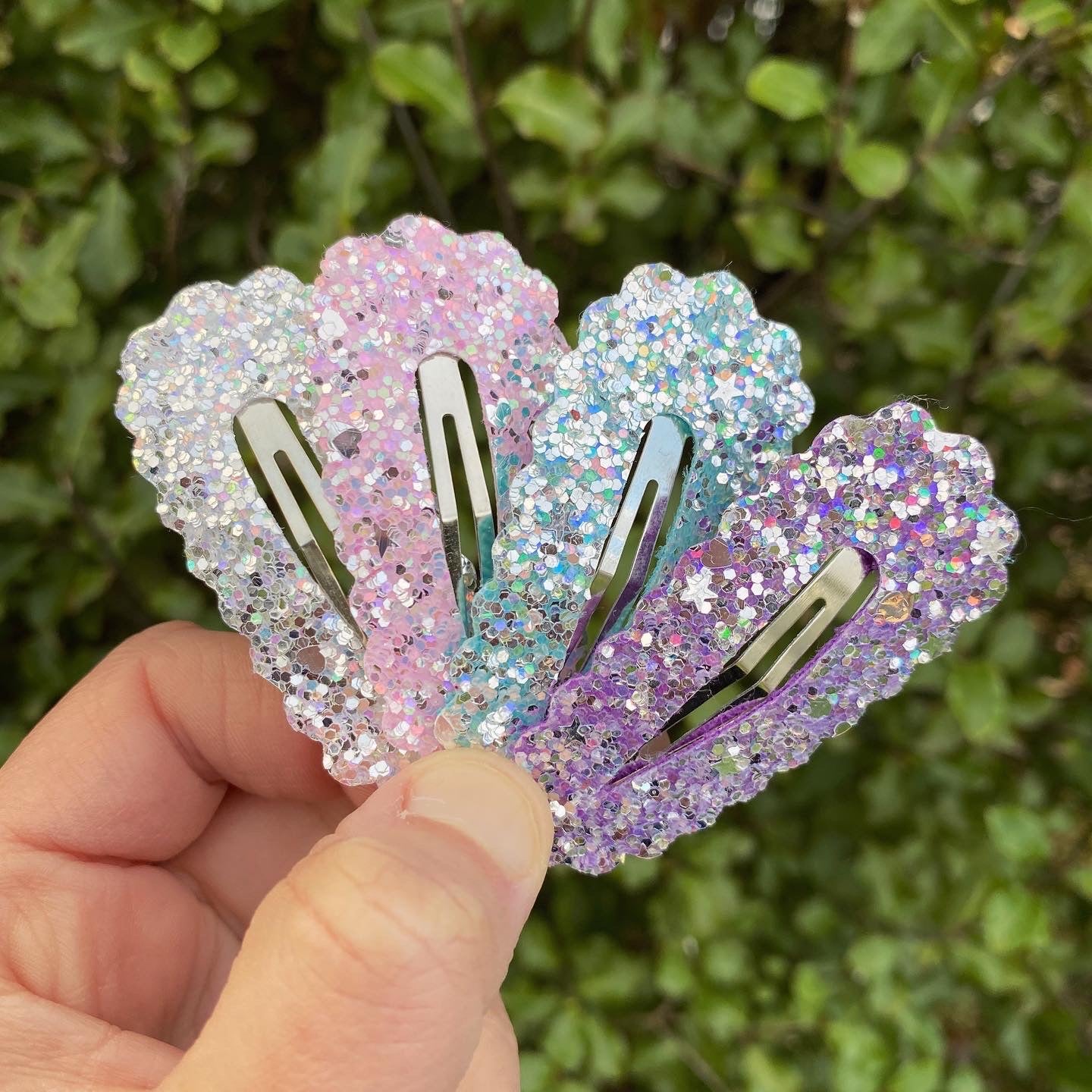 Diamond Dazzle Scalloped Snap Clip Set