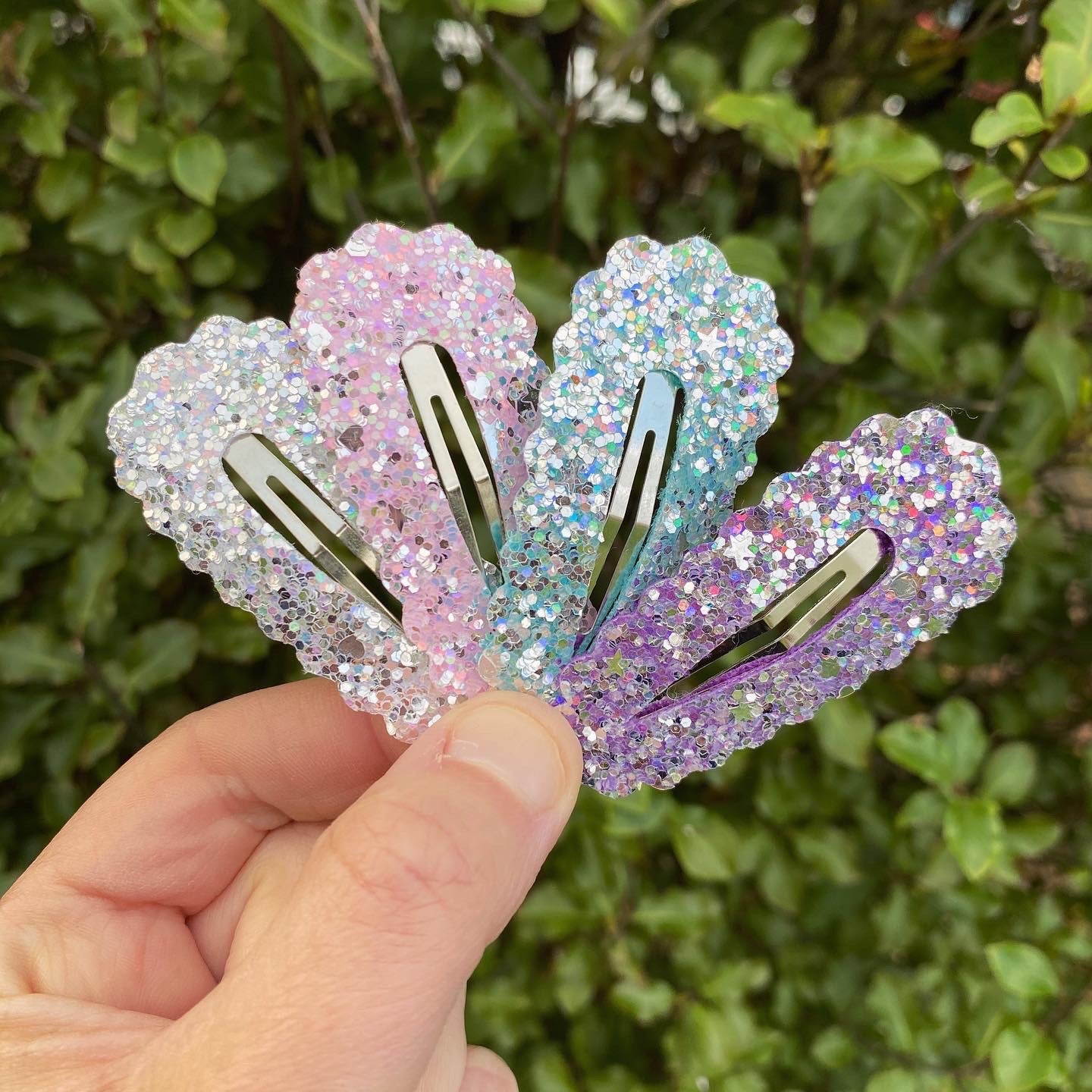 Diamond Dazzle Scalloped Snap Clip Set