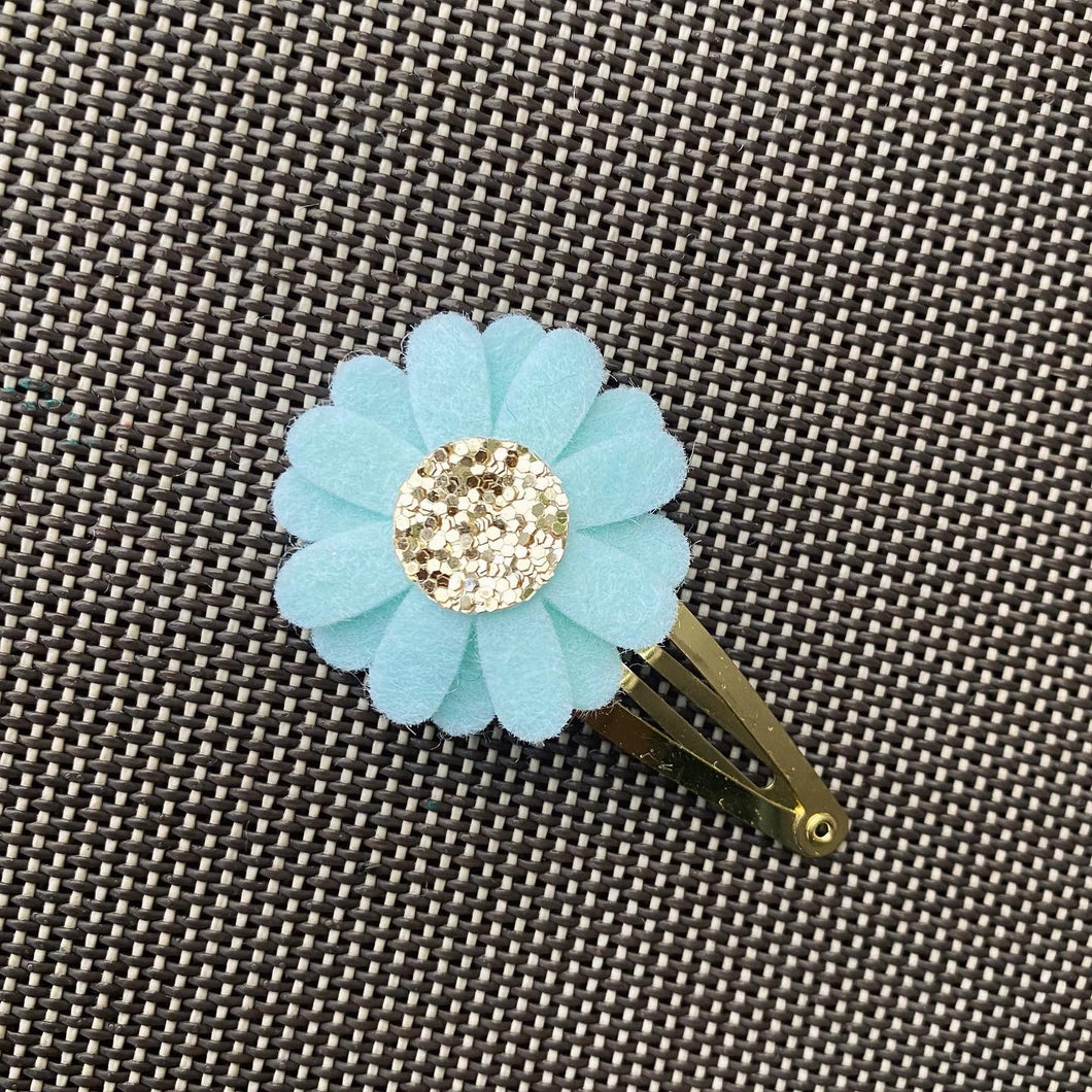 Felt Daisy Snap Clip (#52 Barely Blue)