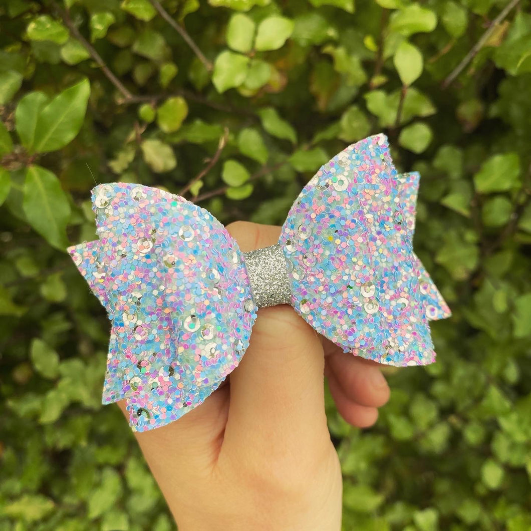 Unicorn Kisses Dolly Bow