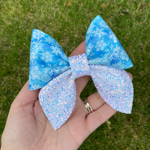 Scattered Snowflakes Sailor Bow