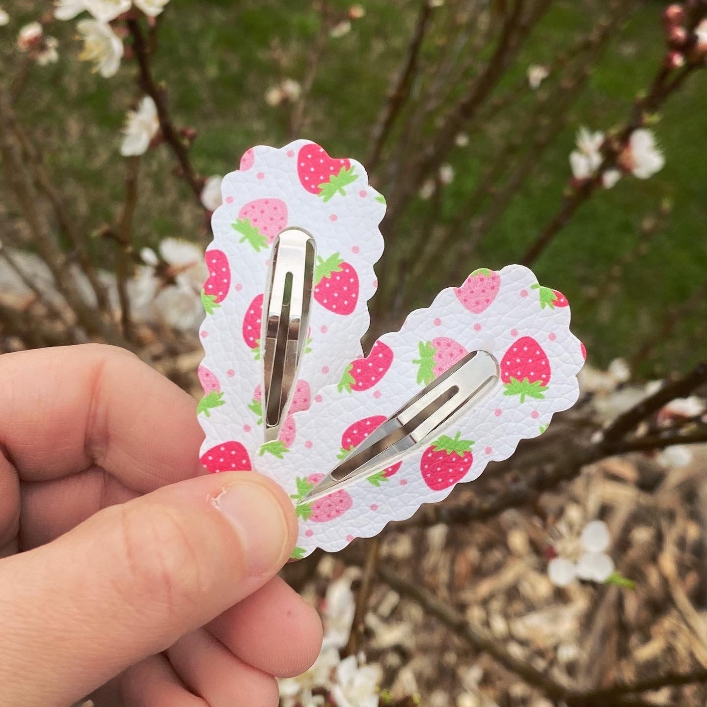 Strawberry Shortcake Scalloped Snap Clip