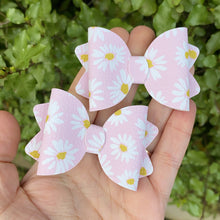 Load image into Gallery viewer, Pink Daisy Mini Kiarah Piggy Clips